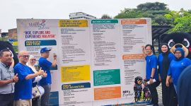 Tujuh Track Baru: Deputy Secretary General (Tourism), Ministry of Tourism Art and Culture YBr Mr Chua Choon Hwa dan Direktur MYSTA Mr Idroose Tambarin menandatangani tujuh track baru bersepeda di malaysia. Terlihat Direktur Divisi Promosi Internasional Asia Tenggara, Pariwisata Malaysia Mrs Baizuri Baharum, Direktur MYSTA Mr Idroose Tambarin, perwakilan Bike Aid Singapore, Event Organizer Tough Gorilla Azura Zainol Abidin. (Foto Pn Ade Azura)