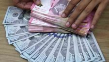 Rupiah melemah menembus level Rp18.002 per dolar AS pada Selasa (29/9/2026), Bank Indonesia segera lakukan triple intervention jaga stabilitas nilai tukar. Foto: Ist.