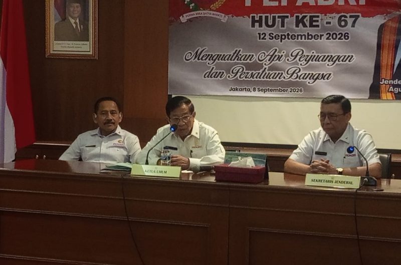 Ketua Umum Pepabri Jenderal TNI (HOR) (Purn) Agum Gumelar (tengah) menyampaikan pernyataan pers menjelang HUT ke-67 Pepabri di Jakarta, Selasa (8/9/2026). Foto: Ist.