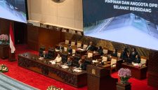 Rapat Paripurna DPR RI mengesahkan APBN 2027 senilai Rp4.106 triliun di Gedung Nusantara, Senayan, Jakarta, Selasa (29/9/2026). Anggaran ditetapkan dengan target pertumbuhan ekonomi 6 persen dan Transfer ke Daerah Rp735 triliun. Foto: Ist.
