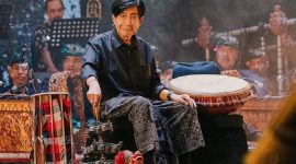Almarhum Mohammad Guruh Irianto Sukarnoputra dikenal sebagai seniman dan budayawan yang gigih melestarikan seni dan budaya bangsa. Guruh berpulang ke Rahmatullah di RS Siloam Semanggi, Jakarta, Sabtu (26/9/2026) pukul 04.16 WIB pada usia 73 tahun. Foto: Ist.
