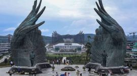 Kawasan Ibu Kota Nusantara yang menjadi perhatian Presiden Prabowo Subianto agar tetap terjaga dari ancaman sebaran kebakaran hutan dan lahan. Prabowo secara khusus memerintahkan pengerahan helikopter Chinook guna mencegah api memasuki zona inti IKN demi melindungi kawasan strategis pembangunan nasional tersebut. Foto: Ist.