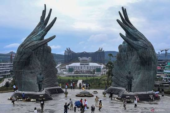 Kawasan Ibu Kota Nusantara yang menjadi perhatian Presiden Prabowo Subianto agar tetap terjaga dari ancaman sebaran kebakaran hutan dan lahan. Prabowo secara khusus memerintahkan pengerahan helikopter Chinook guna mencegah api memasuki zona inti IKN demi melindungi kawasan strategis pembangunan nasional tersebut. Foto: Ist.