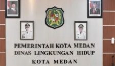 Tampak depan ruang Dinas Lingkungan Hidup Kota Medan. Kepala DLH Melvi Marlabayana menegaskan pengadaan alat berat senilai Rp11,4 miliar dalam APBD 2026 dilaksanakan lewat e-Katalog LKPP dan tidak ada anggaran pembelian buldoser senilai Rp479 juta. Foto: Ist.