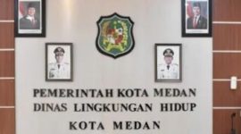 Tampak depan ruang Dinas Lingkungan Hidup Kota Medan. Kepala DLH Melvi Marlabayana menegaskan pengadaan alat berat senilai Rp11,4 miliar dalam APBD 2026 dilaksanakan lewat e-Katalog LKPP dan tidak ada anggaran pembelian buldoser senilai Rp479 juta. Foto: Ist.