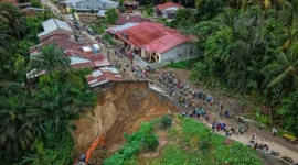 Alat berat diturunkan untuk menangani longsor di Dusun II, Desa Tiga Juhar, Kecamatan STM Hulu, Kabupaten Deli Serdang. Foto: Ist.
