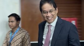Mantan Menteri Keuangan Purbaya Yudhi Sadewa tampak berseloroh saat meninggalkan ruang kerja di Kementerian Keuangan, Jakarta, Selasa (15/9/2026). Foto: Ist.