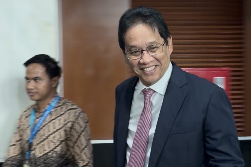 Mantan Menteri Keuangan Purbaya Yudhi Sadewa tampak berseloroh saat meninggalkan ruang kerja di Kementerian Keuangan, Jakarta, Selasa (15/9/2026). Foto: Ist.