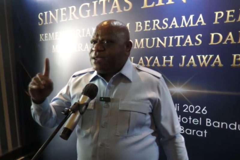 Menteri Hak Asasi Manusia Natalius Pigai menyampaikan pernyataan tegas mendesak pengajuan kasasi hingga Peninjauan Kembali atas vonis banding dua prajurit TNI pelaku penyiraman air keras terhadap Andrie Yunus. Pigai menegaskan rasa keadilan harus diukur dari sisi korban, bukan pelaku kejahatan. Foto: Ist.