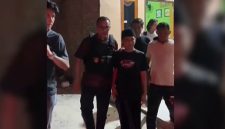 Polisi menangkap oknum ustaz yang diduga mencabuli santriwati di Kabupaten Siak, Riau. Foto: Ist.