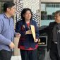 Pakar telematika, Roy Suryo (paling kanan) mendampingi pegiat media sosial Luke Susilo mendatangi Kemendiktisaintek. Foto: Ist.