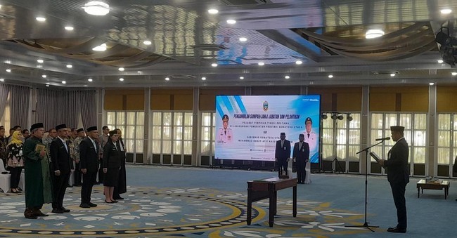 Gubernur Sumut Bobby Nasution melantik tiga pejabat eselon II di lingkungan Pemprov Sumut dalam prosesi di Aula Tengku Rizal Nurdin, Jumat (18/9/2026). Foto: Ist.