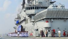 Suasana prosesi pergantian bendera dan peresmian KRI Sriwijaya-100, kapal induk pertama Indonesia, di Dermaga 107 Pelabuhan Tanjung Priok, Jakarta Utara, Kamis (24/9/2026). Eks kapal Italia Giuseppe Garibaldi kini resmi mengibarkan Merah Putih dan bergabung memperkuat armada TNI Angkatan Laut. Foto: Ist.