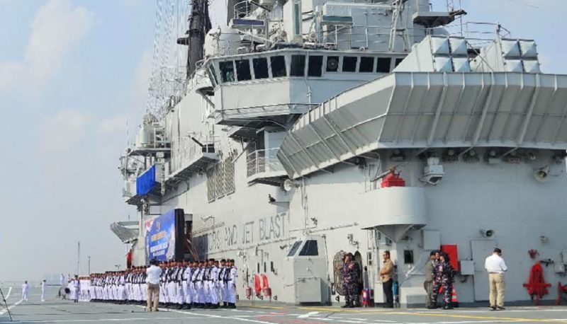 Suasana prosesi pergantian bendera dan peresmian KRI Sriwijaya-100, kapal induk pertama Indonesia, di Dermaga 107 Pelabuhan Tanjung Priok, Jakarta Utara, Kamis (24/9/2026). Eks kapal Italia Giuseppe Garibaldi kini resmi mengibarkan Merah Putih dan bergabung memperkuat armada TNI Angkatan Laut. Foto: Ist.
