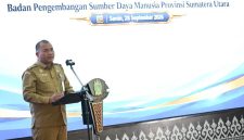 Pj Sekretaris Daerah Provinsi Sumut Timur Tumanggor membuka Pelatihan Kepemimpinan Administrator dan Pengawas Tahun 2026 di BPSDM Sumut, Senin (28/9/2026). Foto: Ist.