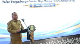 Pj Sekretaris Daerah Provinsi Sumut Timur Tumanggor membuka Pelatihan Kepemimpinan Administrator dan Pengawas Tahun 2026 di BPSDM Sumut, Senin (28/9/2026). Foto: Ist.