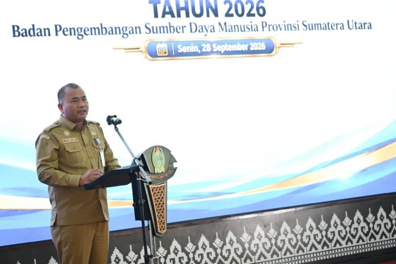 Pj Sekretaris Daerah Provinsi Sumut Timur Tumanggor membuka Pelatihan Kepemimpinan Administrator dan Pengawas Tahun 2026 di BPSDM Sumut, Senin (28/9/2026). Foto: Ist.