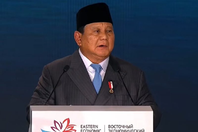 Presiden Prabowo Subianto menyampaikan pidato sebagai tamu kehormatan utama dalam Eastern Economic Forum ke-11 di Vladivostok, Rusia, Kamis (3/9/2026). Foto: Ist.