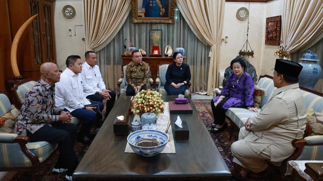 Pertemuan Presiden Prabowo Subianto bersama Ketua Umum PDIP Megawati Soekarnoputri di kediaman Jalan Teuku Umar, Menteng, Jakarta Pusat, Senin (28/9/2026). Prabowo menyampaikan belasungkawa atas wafatnya Guruh Soekarnoputri sekaligus mempererat silaturahmi kebangsaan. Foto: Ist.