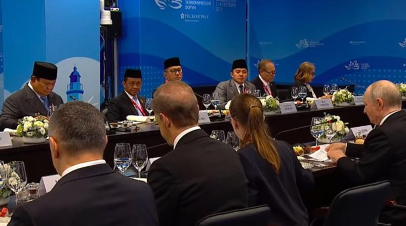 Presiden Rusia Vladimir Putin menjamu Presiden Prabowo Subianto beserta rombongan dalam santap siang resmi di Vladivostok, Kamis (3/9/2026). Foto: Ist.