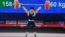 Rahmat Erwin Abdullah tampil memukau di nomor angkat besi kelas 75 kg Asian Games Aichi-Nagoya 2026, Sabtu (26/9/2026). Ia mencatatkan total angkatan 366 kg dan meraih medali emas kedua bagi Kontingen Indonesia. Foto: Ist.