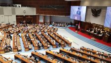 Suasana ruang sidang paripurna DPR RI yang akan mengesahkan RUU Reforma Agraria pada Selasa (22/9/2026). RUU ini menjadi landasan hukum baru yang mengatur penyelesaian konflik tanah, redistribusi lahan, serta pemanfaatan sumber daya agraria demi keadilan dan kepastian hukum pertanahan. Foto: Ist.