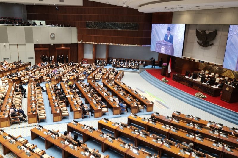 Suasana ruang sidang paripurna DPR RI yang akan mengesahkan RUU Reforma Agraria pada Selasa (22/9/2026). RUU ini menjadi landasan hukum baru yang mengatur penyelesaian konflik tanah, redistribusi lahan, serta pemanfaatan sumber daya agraria demi keadilan dan kepastian hukum pertanahan. Foto: Ist.