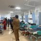 Sejumlah siswa menjalani perawatan medis di rumah sakit setelah mengalami dugaan keracunan usai menyantap menu program Makan Bergizi Gratis (MBG) di Sidoarjo, Jawa Timur. Kasus tersebut dilaporkan juga menimpa puluhan siswa SMP dan SMA Tri Bakti yang menerima makanan dari SPPG Kalitengah. Foto: Ist.