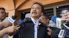 Roy Suryo didampingi kuasa hukumnya memberikan keterangan kepada awak media usai sidang praperadilan ganti rugi di PN Jakarta Selatan, Selasa (15/9/2026). Foto: Ist.