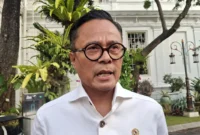 Kepala BP BUMN sekaligus COO Danantara, Dony Oskaria, saat memberikan keterangan. Ia menegaskan Koperasi Merah Putih akan menjadi pusat distribusi utama barang bersubsidi, didukung sinergi Pertamina dan Pupuk Indonesia. Foto: Ist.