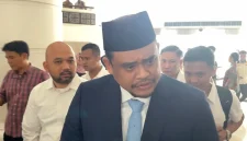 Gubernur Sumut Bobby Afif Nasution di Kantor Gubernur Sumut, Jumat (9/10/2026). Tanggapi santai putusan MK soal ijazah Gibran, sebut sarjana dan ajak fokus kesejahteraan rakyat. Foto: Ist.