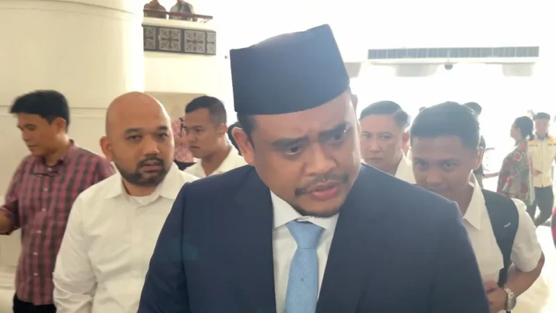 Gubernur Sumut Bobby Afif Nasution di Kantor Gubernur Sumut, Jumat (9/10/2026). Tanggapi santai putusan MK soal ijazah Gibran, sebut sarjana dan ajak fokus kesejahteraan rakyat. Foto: Ist.