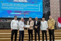 Wagub Sumut Surya menerima laporan hasil reses DPRD Sumut di Rapat Paripurna, Medan, Rabu (7/10/2026). Aspirasi masyarakat dijadikan prioritas pembangunan, sinergi eksekutif–legislatif diperkuat demi Sumut Berkah Unggul Maju Berkelanjutan. Foto: Ist.
