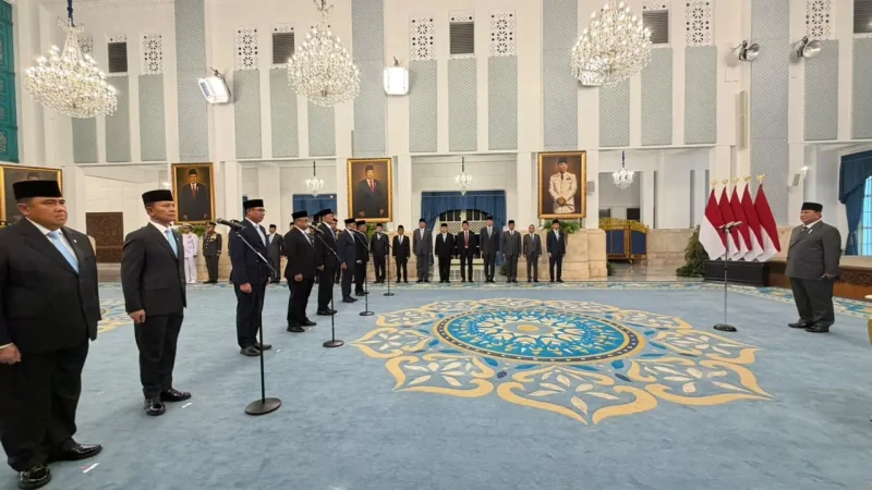 Presiden Prabowo Subianto melantik Jenderal TNI Richard Tampubolon dan Marsekal TNI Yusuf Djauhari menjadi Wakil Menteri Pertahanan (Wamenhan). Foto: Ist.