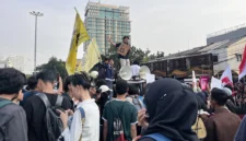 Massa mahasiswa berorasi dalam aksi unjuk rasa di Jakarta, 29 Oktober 2026. Ada 61 titik aksi tersebar di DKI. Foto: Ist.