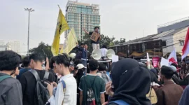 Massa mahasiswa berorasi dalam aksi unjuk rasa di Jakarta, 29 Oktober 2026. Ada 61 titik aksi tersebar di DKI. Foto: Ist.