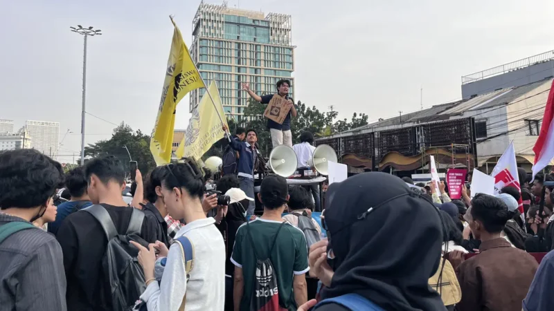Massa mahasiswa berorasi dalam aksi unjuk rasa di Jakarta, 29 Oktober 2026. Ada 61 titik aksi tersebar di DKI. Foto: Ist.