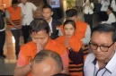 Lima tersangka korupsi dana bencana BNPB mengenakan rompi tahanan oranye saat dikeluarkan dari Gedung KPK. Foto: Ist.