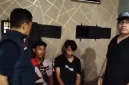 Dua tersangka pembunuhan sadis HD (50) diamankan petugas Polsek Kualuh Leidong di Labuhanbatu Utara, Selasa (6/10/2026). Pelaku utama tersinggung ajakan korban, rekannya masih di bawah umur. Foto: Ist.