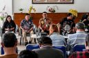Kepala Dinas LHK Sumut Heri Wahyudi Marpaung saat menyampaikan pembaruan kondisi karhutla dan kualitas udara di Kantor Gubernur Sumut, Medan, Jumat (16/10/2026). Foto: Ist.