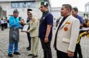 Penyerahan Anugerah Bakti Pemuda Inspiratif Sumut kepada organisasi kepemudaan, peringatan Hari Sumpah Pemuda ke-98 di Medan. Foto: Ist.