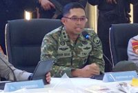 Kepala Penerangan Kodam Jaya Letkol Arh Noor Ishak memberikan keterangan terkait kasus penyewaan rumah dinas TNI di KPAD Cijantung yang dijadikan markas judi online, Jumat (9/10/2026). Letkol Arman ditahan, 11 operator sipil diamankan. Foto: Ist.
