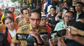 Wali Kota Medan Rico Tri Putra Bayu Waas memberikan keterangan pers terkait percepatan penyelesaian Stadion Teladan, Senin (12/10/2026). Target APBD tuntas 12 November 2026, terus dorong Kementerian PU selesaikan bagian APBN, tekankan kualitas & keselamatan. Foto: Ist.