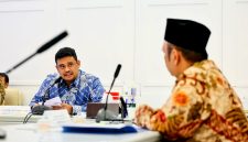 Gubernur Sumut Bobby Afif Nasution saat audiensi dengan Menteri PPN/Kepala Bappenas di Jakarta, Kamis (8/10/2026). Sampaikan 5 prioritas pembangunan: RSU Haji Medan, afirmasi Nias, koridor ekonomi Belawan–Kualatanjung–Seimangkei, keterpaduan wilayah, dan pemulihan pascabencana. Foto: Ist.