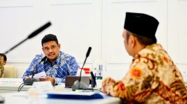 Gubernur Sumut Bobby Afif Nasution saat audiensi dengan Menteri PPN/Kepala Bappenas di Jakarta, Kamis (8/10/2026). Sampaikan 5 prioritas pembangunan: RSU Haji Medan, afirmasi Nias, koridor ekonomi Belawan–Kualatanjung–Seimangkei, keterpaduan wilayah, dan pemulihan pascabencana. Foto: Ist.
