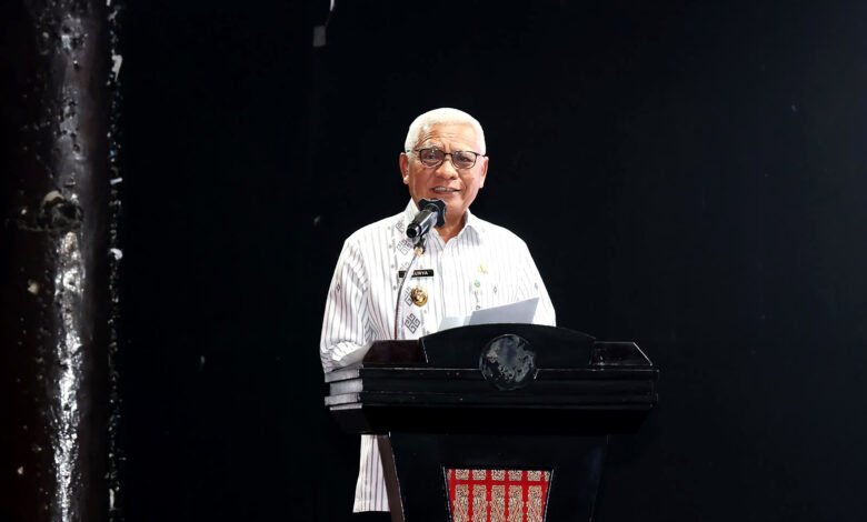 Wakil Gubernur Sumatera Utara Surya saat memberikan sambutan pembukaan Rakernas V MPK di Sopo Partungkoan, Tarutung, Kamis (15/10/2026). Foto: Ist.