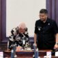 Wakil Gubernur Sumut Surya menandatangani kesepakatan bersama dengan Pemprov Jabar yang disaksikan langsung oleh Wagub Jabar Erwan Setiawan di Bandung, Jumat (30/10/2026), sebagai komitmen memperkuat pelayanan publik berbasis digital dan reformasi birokrasi. Foto: Ist.