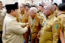 Wagub Sumut Surya berjabat tangan dengan Presiden RI Prabowo Subianto saat menghadiri Rakornas TPAKD 2026 di JIEXPO Kemayoran, Jakarta, Kamis (22/10/2026). Foto: Ist.