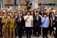 Gubernur Sumatera Utara Muhammad Bobby Afif Nasution bersama Ketua Badan Tim Nasional (BTN) PSSI Sumardji dan Ketua PSSI Sumut terpilih Arya Sinulingga dan jajaran pengurus PSSI serta sejumlah pejabat berfoto bersama usai Kongres Biasa Pemilihan Ketua PSSI Sumut di Medan, Senin (12/10/2026). Foto: Ist.