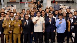 Gubernur Sumatera Utara Muhammad Bobby Afif Nasution bersama Ketua Badan Tim Nasional (BTN) PSSI Sumardji dan Ketua PSSI Sumut terpilih Arya Sinulingga dan jajaran pengurus PSSI serta sejumlah pejabat berfoto bersama usai Kongres Biasa Pemilihan Ketua PSSI Sumut di Medan, Senin (12/10/2026). Foto: Ist.